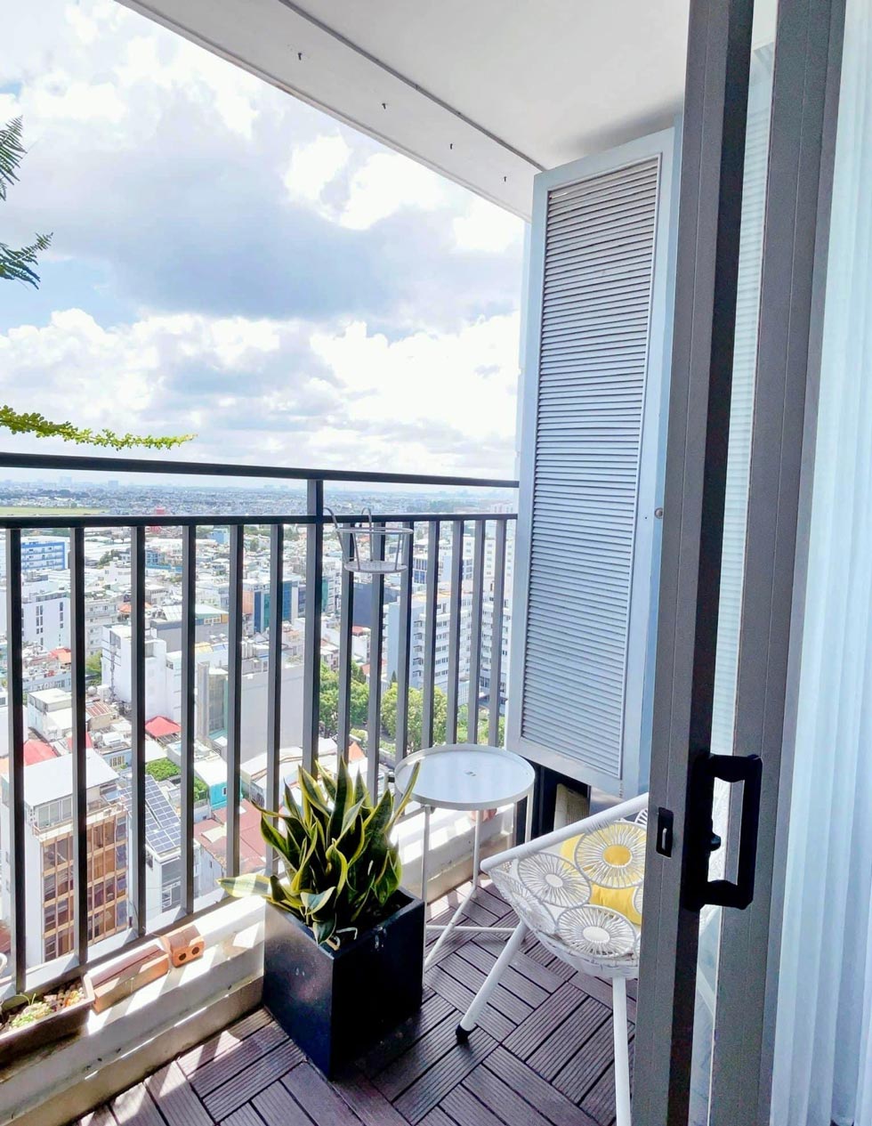View ban công căn hộ chung cư Botanica Premier Hồng Hà 2 phòng ngủ 69m2